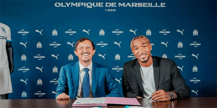 Olympique Marseille Perkenalkan Derek Cornelius Sebagai Rekrutan Terbaru Musim Ini!